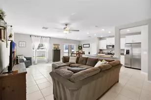 36412 Garden Wall Wy, Zephyrhills, FL 33541 - Photo 2