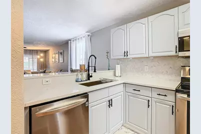 14623 Par Club Circle #14623, Tampa, FL 33618 - Photo 4