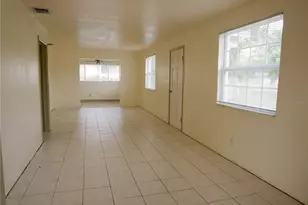 1700 49th Street N, Saint Petersburg, FL 33710 - Photo 4