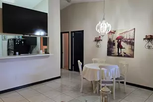 1025 SW 113th Terrace, Pembroke Pines, FL 33025 - Photo 4