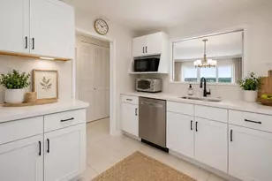 100 Bluff View Dr, Belleair Bluffs, FL 33770 - Photo 10