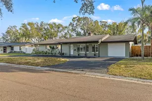 248 79th Ave NE, Saint Petersburg, FL 33702 - Photo 2