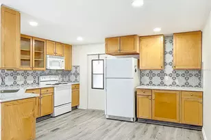 131 Jason Dr, Valrico, FL 33594 - Photo 4