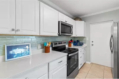 9717 54th Avenue N, Saint Petersburg, FL 33708 - Photo 14