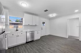 541 E Lime St, Tarpon Springs, FL 34689 - Photo 8