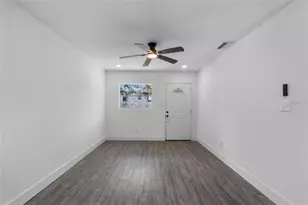 541 E Lime St, Tarpon Springs, FL 34689 - Photo 4