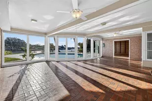 1323 Snell Harbor Dr NE, Saint Petersburg, FL 33704 - Photo 14