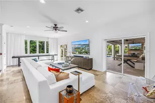 145 Bay Point Dr NE, Saint Petersburg, FL 33704 - Photo 18