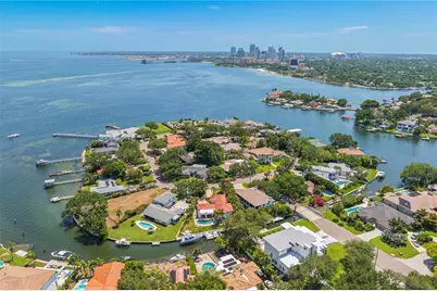 145 Bay Point Drive NE, Saint Petersburg, FL 33704 - Photo 4