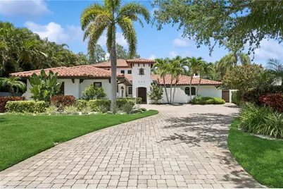 145 Bay Point Drive NE, Saint Petersburg, FL 33704 - Photo 2