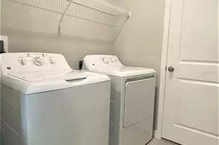 7048 Samuel Ivy Dr, Tampa, FL 33619 - Photo 16