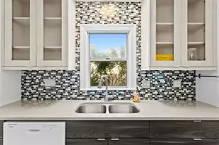 1645 15th St N, Saint Petersburg, FL 33704 - Photo 14