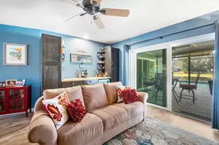 16646 Vallely Dr, Tampa, FL 33618 - Photo 4