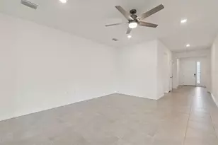 7139 Steer Blade Dr, Zephyrhills, FL 33541 - Photo 18