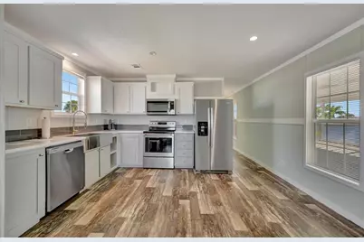 105 W Saint Johns Way, Apollo Beach, FL 33572 - Photo 4