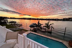 812 Island Way, Clearwater Beach, FL 33767 - Photo 4