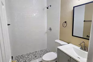 2221 E Annie St, Tampa, FL 33612 - Photo 12