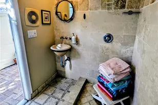 2152 Coffee Pot Blvd NE, Saint Petersburg, FL 33704 - Photo 24