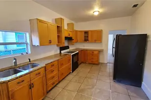 1307 12th Ave S, Saint Petersburg, FL 33705 - Photo 4