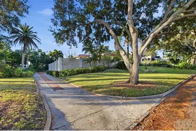 720 35th Avenue N, Saint Petersburg, FL 33704 - Photo 8