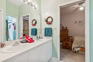 928 Oakview Rd, Tarpon Springs, FL 34689 - Photo 18