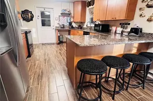 37252 Hilltop Dr, Zephyrhills, FL 33541 - Photo 8