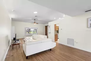 29146 Princeville Dr, San Antonio, FL 33576 - Photo 8