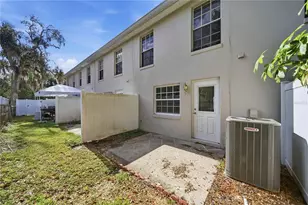 13542 Embassy Park Ct, Dade City, FL 33525 - Photo 20