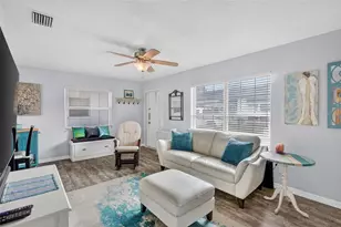 7825 38th Terrace N, Saint Petersburg, FL 33709 - Photo 4