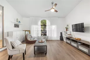 2917 Starmount Dr, Valrico, FL 33596 - Photo 8