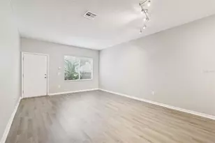 18214 Paradise Point Dr, Tampa, FL 33647 - Photo 8