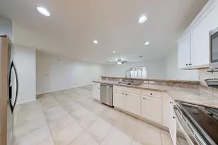 7211 Merlot Sienna Ave, Gibsonton, FL 33534 - Photo 10