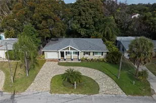 316 Barbara Cir, Belleair, FL 33756 - Photo 2