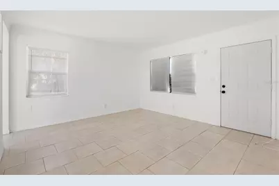 1721 41st Street S, Saint Petersburg, FL 33711 - Photo 4