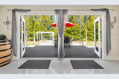 201 79th Avenue NE, Saint Petersburg, FL 33702 - Photo 18