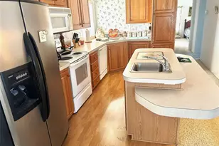 11105 101st St, Largo, FL 33773 - Photo 4