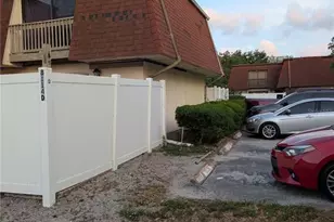 8114 N Oak Trace Way N, Tampa, FL 33634 - Photo 4