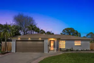 1735 Connecticut Ave NE, Saint Petersburg, FL 33703 - Photo 2