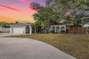 1854 Dolphin Blvd S, Saint Petersburg, FL 33707 - Photo 2
