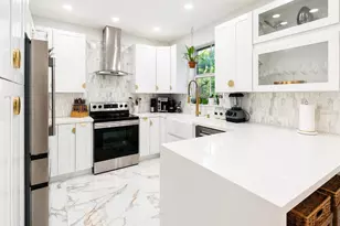 1041 NE 208th St, Miami, FL 33179 - Photo 10