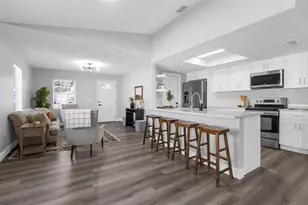 8434 N River Dune St, Tampa, FL 33617 - Photo 8