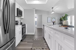 8434 N River Dune St, Tampa, FL 33617 - Photo 12