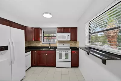 484 Santa Cruz Place NE #G, Saint Petersburg, FL 33703 - Photo 6