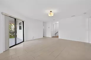 484 Santa Cruz Pl NE, Saint Petersburg, FL 33703 - Photo 12