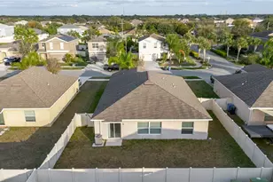 304 Cascade Bend Dr, Ruskin, FL 33570 - Photo 4