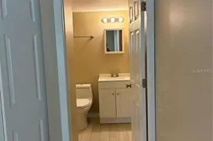 4131 Dolphin Dr, Tampa, FL 33617 - Photo 10