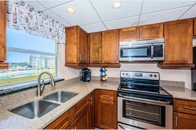 4750 Cove Circle #605, Saint Petersburg, FL 33708 - Photo 4