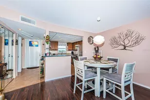 4750 Cove Cir, Saint Petersburg, FL 33708 - Photo 14