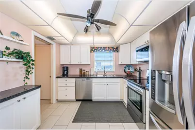 4725 Cove Circle #808, Saint Petersburg, FL 33708 - Photo 6