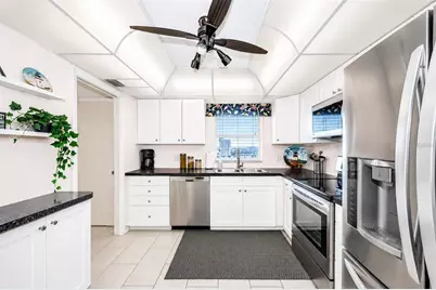 4725 Cove Circle #808, Saint Petersburg, FL 33708 - Photo 2